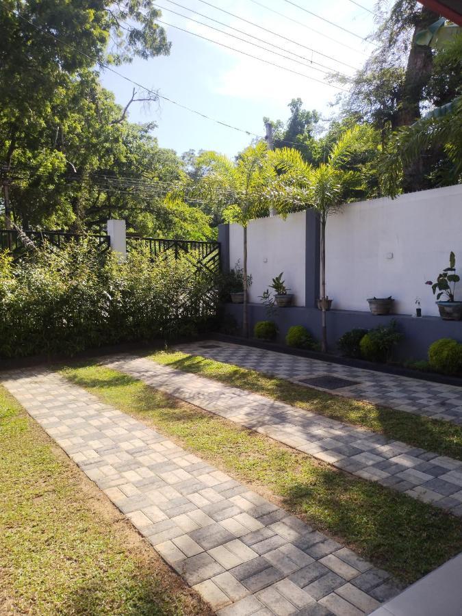 Sara Place Tangalle Buitenkant foto